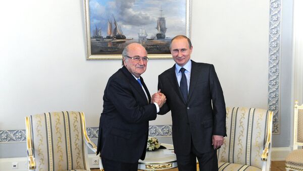 الرئيس الروسي فلاديمير بوتين ورئيس الفيفا جوزيف بلاتر - سبوتنيك عربي