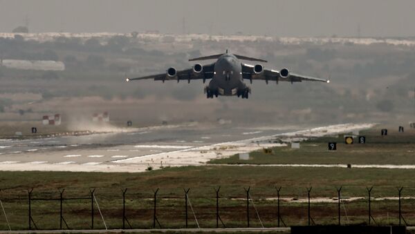 طائرة عسكرية أمريكية تقلع من قاعدة انجرليك في جنوب تركيا - سبوتنيك عربي