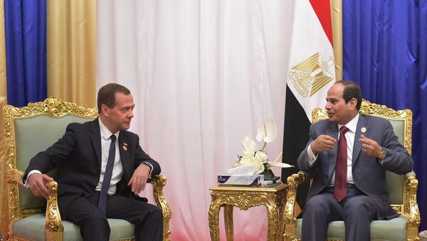لقاء الرئيس المصي عبد الفتاح السيسي ورئيس الوزراء الروسي دميتري ميدفيديف - سبوتنيك عربي