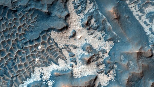 قاع أحد الوديان على سطح المريخ - سبوتنيك عربي