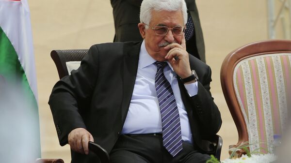 Palestinian president Mahmud Abbas looks on during an opening ceremony of the Istiqlal (independence) garden in the West Bank city of Ramallah on April 5, 2015 - سبوتنيك عربي