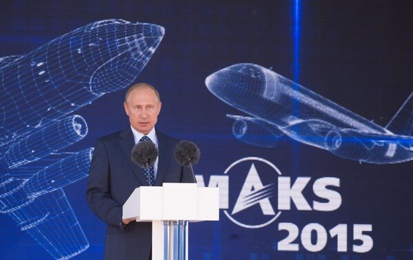 الرئيس الروسي فلاديمير بوتين يفتتح المعرض الجوي الفضائي ماكس-2015 - سبوتنيك عربي