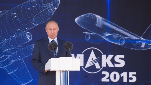 الرئيس الروسي فلاديمير بوتين يفتتح المعرض الجوي الفضائي ماكس-2015 - سبوتنيك عربي