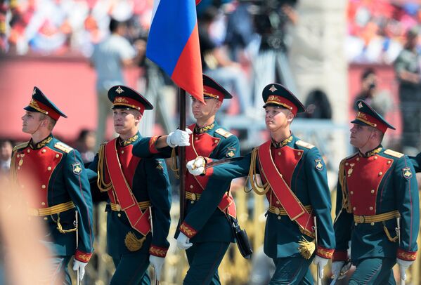 عساكر روس يشاركون في العرض العسكري في بكين بمناسبة انتهاء الحرب العالمية الثانية - سبوتنيك عربي