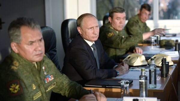 الرئيس بوتين يتابع المناورات العسكرية الروسية - سبوتنيك عربي