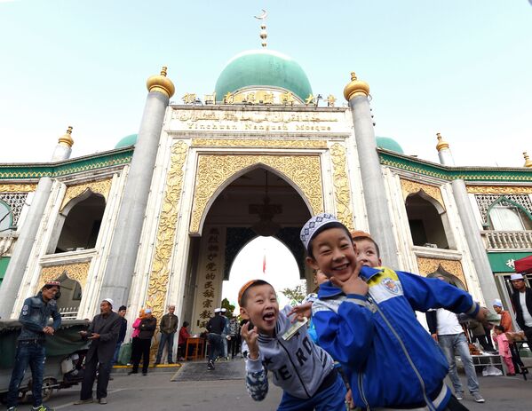 أطفال صينيون مسلمون في المسجد في عيد الأضحى - سبوتنيك عربي