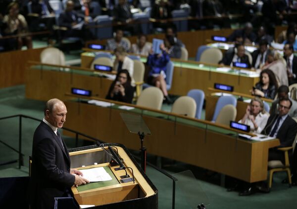 خطاب الرئيس الروسي فلاديمير بوتين أثناء جلسة الدورة الـ70 للجمعية العامة للأمم المتحدة - سبوتنيك عربي