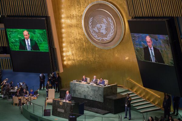 الرئيس الروسي فلاديمير بوتين أثناء إلقائه الخطاب في جلسة الجمعية العامة للأمم المتحدة - سبوتنيك عربي