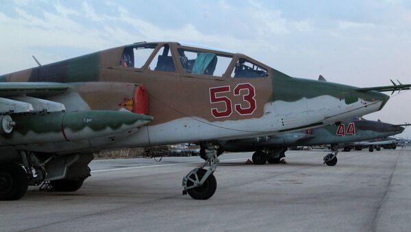 الطائرة سو - 25 في القاعدة العسكرية الروسية في اللاذقية - سبوتنيك عربي