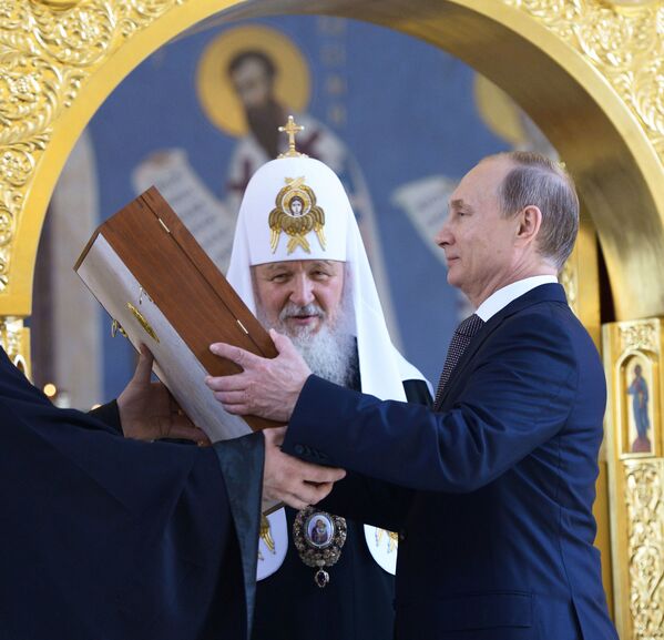 الرئيس الروسي فلاديمير بوتين وبطريرك موسكو وسائر روسيا كيريل - سبوتنيك عربي