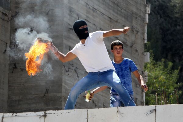 اشتباكات بيت قوات الحتلال والفلسطينيين في الضفة الغربية - سبوتنيك عربي