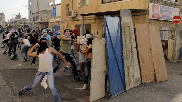 اشتباكات بيت قوات الحتلال والفلسطينيين في الضفة الغربية - سبوتنيك عربي