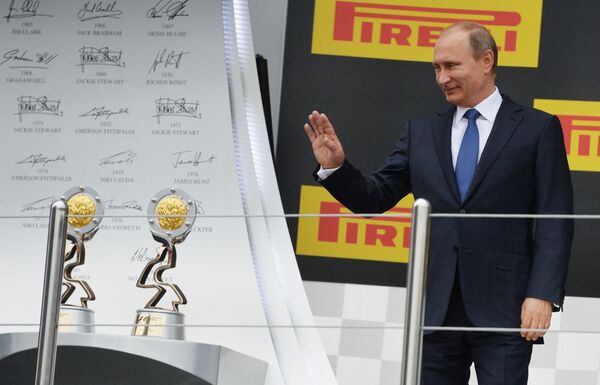 الرئيس فلاديمير بوتين قبيل فعالية تسليم الجوائز على الفائزين - سبوتنيك عربي