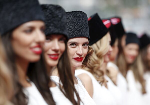 فتيات فورمولا-1 أثناء سباق الجائزة الكبرى في سوتشي. - سبوتنيك عربي