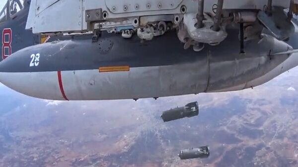طائرة روسية تلقي قنابل على مواقع الإرهابيين في سوريا - سبوتنيك عربي