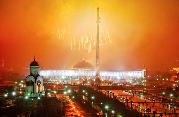 الألعاب النارية تزين سماء موسكو - سبوتنيك عربي