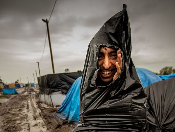 مهاجر في مخيم للاجئين في فرنسا - سبوتنيك عربي