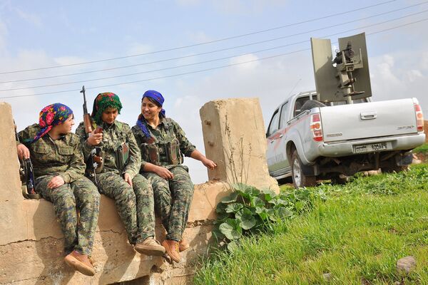 الحسناوات الكرديات في صفوف البيشمركة - سبوتنيك عربي