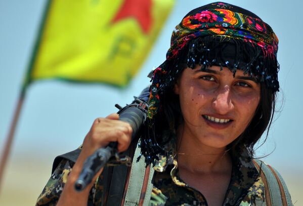 الجميلات الكرديات في صفوف البيشمركة - سبوتنيك عربي