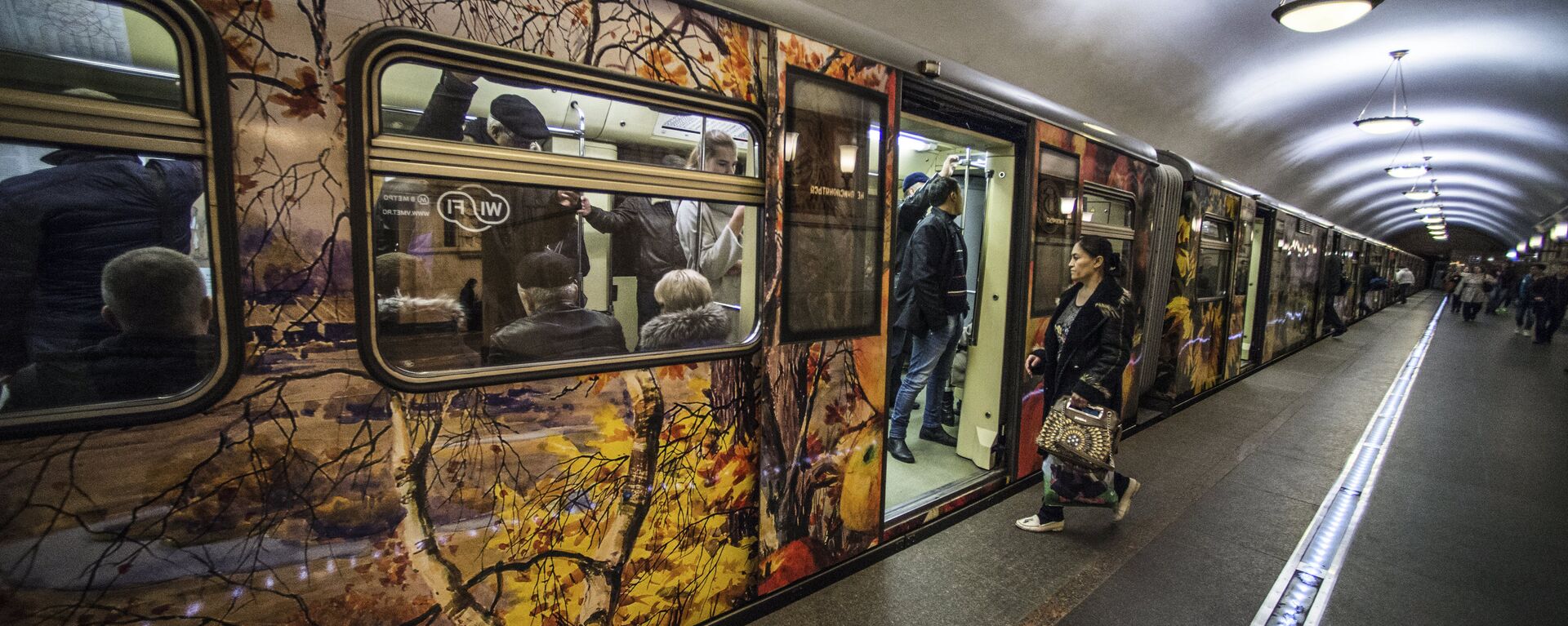 مترو أنفاق موسكو - سبوتنيك عربي, 1920, 30.10.2015