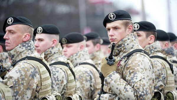Latvian soldiers stand during a military parade - سبوتنيك عربي
