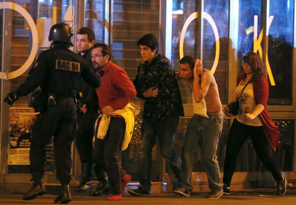 الشرطة الفرنسية تخلى مسرح باتاكلان - سبوتنيك عربي