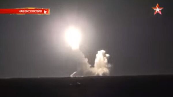 صواريخ بولافا الجبارة تنطلق من البحر الأبيض - سبوتنيك عربي