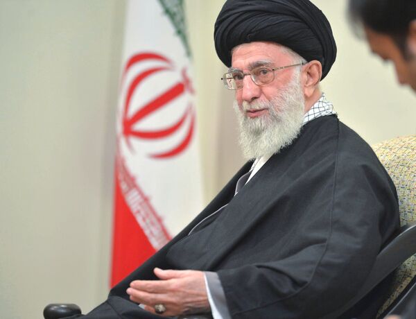 بوتين يهدي خامنئي أقدم نسخة خطية للقرآن في روسيا بوتين يهدي خامنئي أقدم نسخة خطية للقرآن في روسيا - سبوتنيك عربي