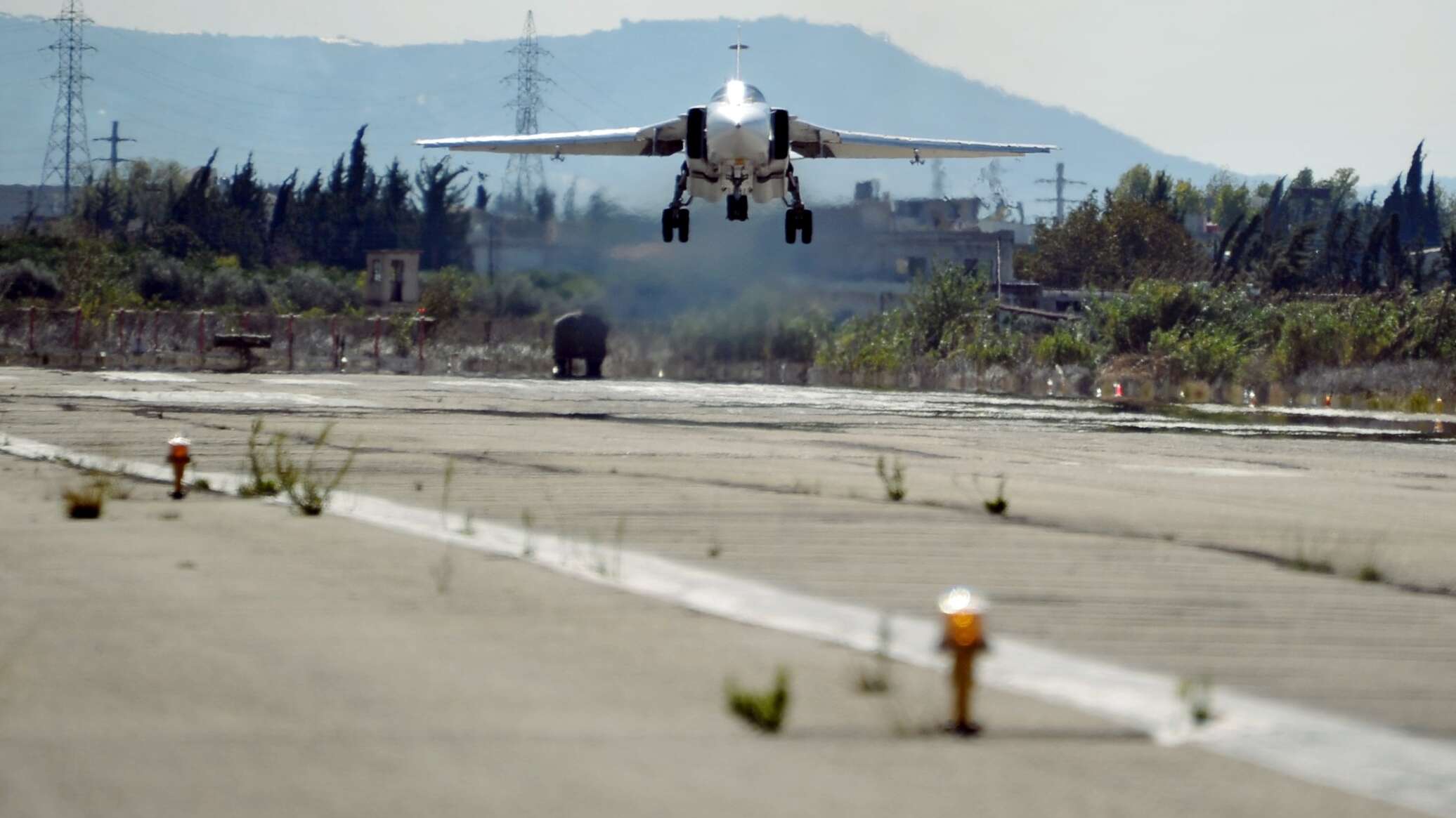 مركز المصالحة: القوات الجوية الروسية في سوريا تدمر قاعدتين لمسلحين في محافظة حمص