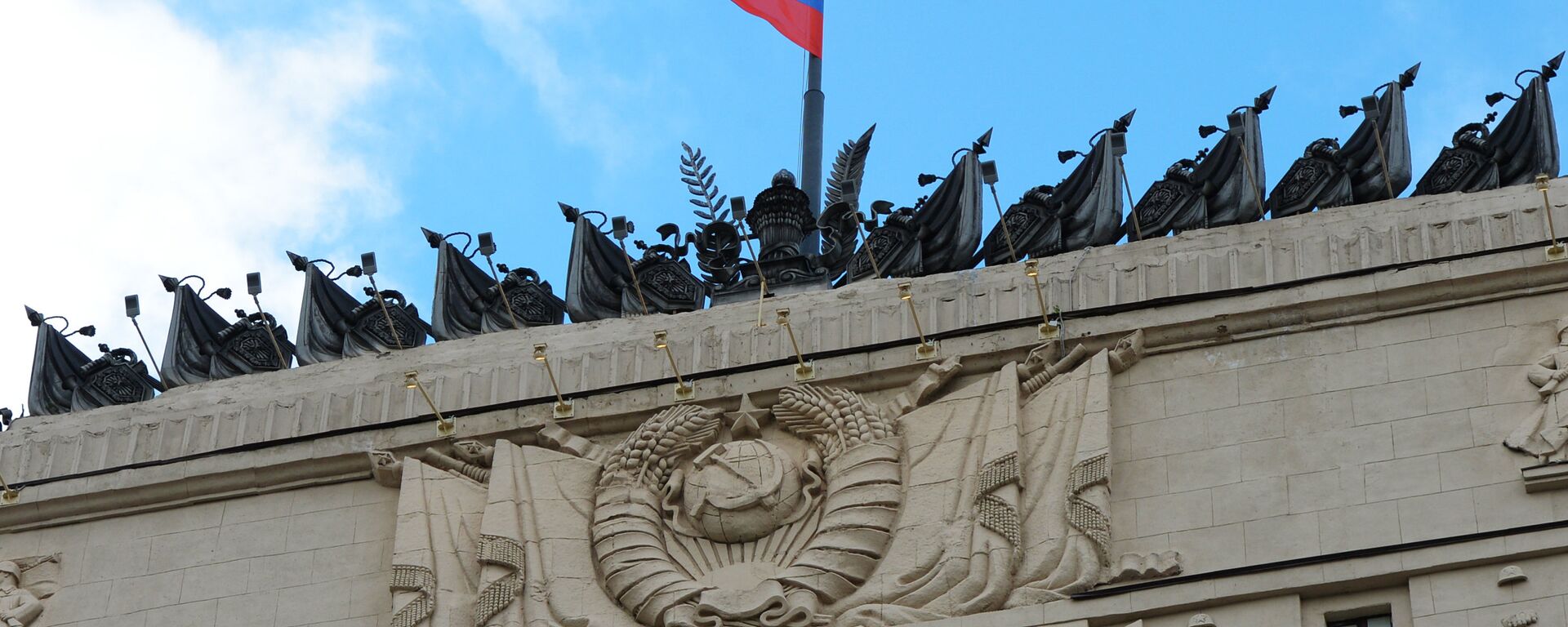 العلم الروسي على مبنى وزارة الدفاع الروسية - سبوتنيك عربي, 1920, 10.03.2022