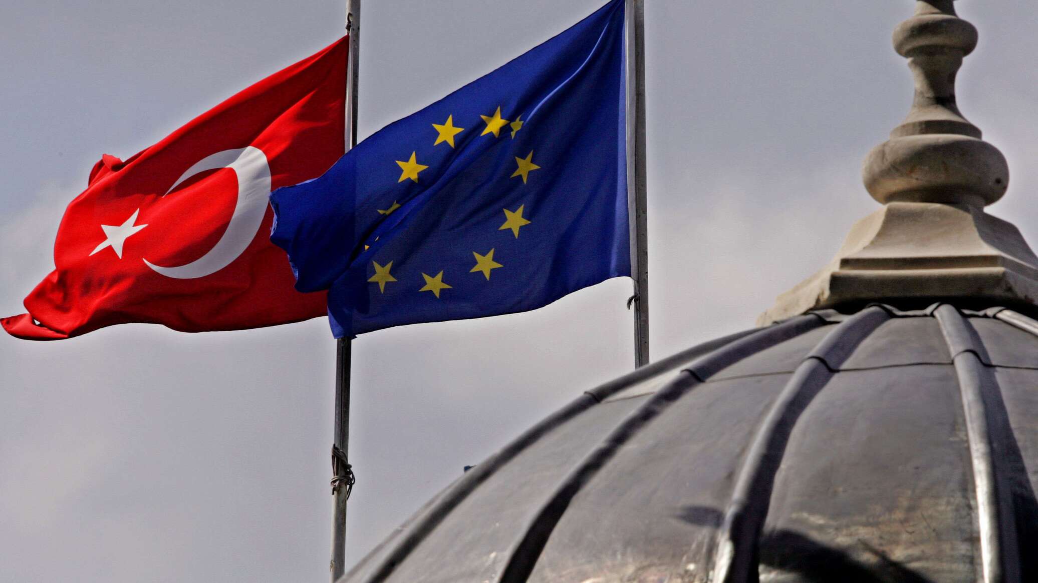 مستشار أردوغان: موقف تركيا مختلف عن الاتحاد الأوروبي حول العقوبات ضد روسيا