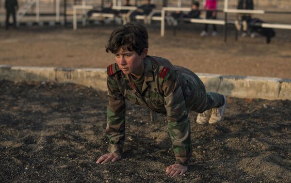 تدريبات الفتيات فى سوريا فى الأكاديمية العسكرية - سبوتنيك عربي