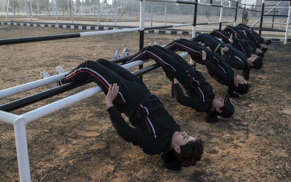 تدريبات اللياقة البدنية لفتيات دمشق - سبوتنيك عربي