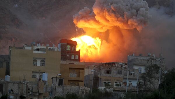 حريق مخزن للأسلحة بصنعاء - سبوتنيك عربي