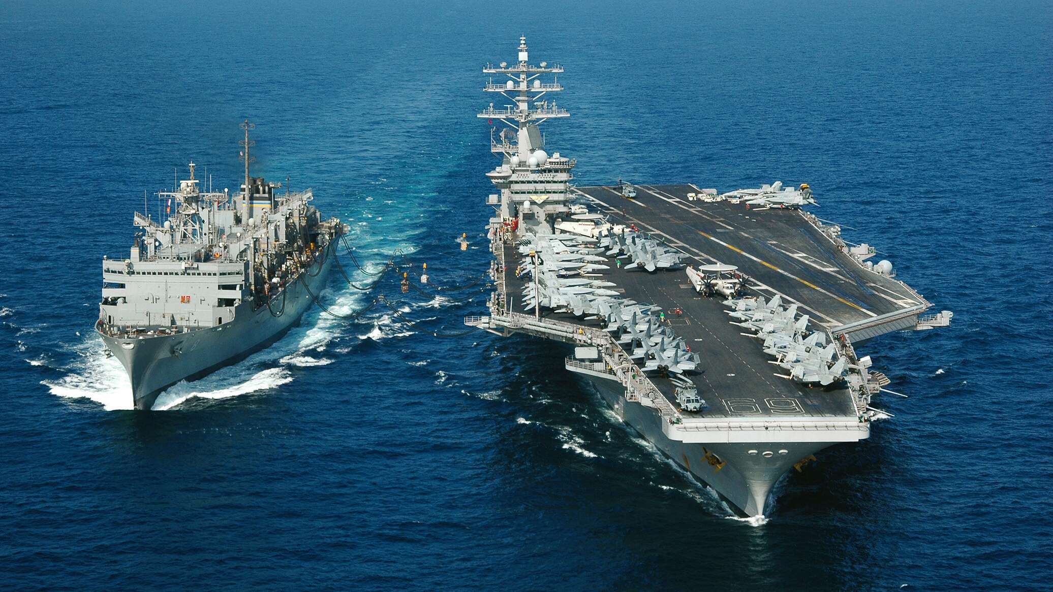 إعلام: أمريكا ترسل "قوة ضاربة" إلى خليج عدن