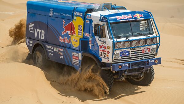طاقم فريق شركة كاماز الروسية في سباق رالي الشاحنات - سبوتنيك عربي