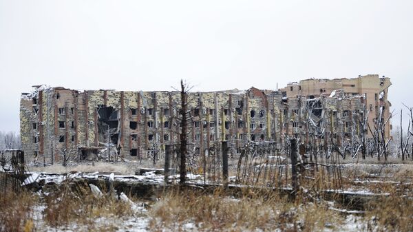 بناية مدمرة في مطار دونيتسك - سبوتنيك عربي