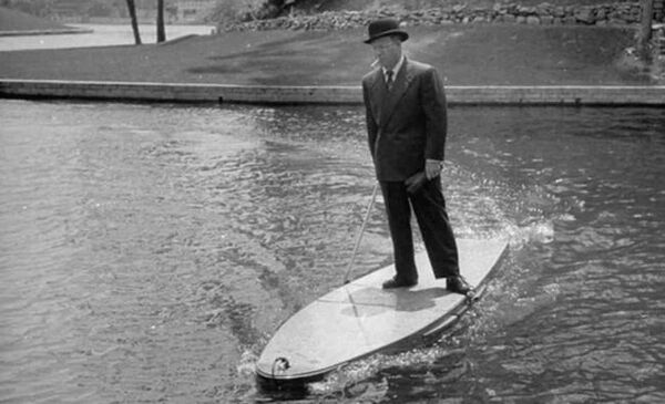 الطراز الأول من اختراع ركوب الأمواج - سبوتنيك عربي