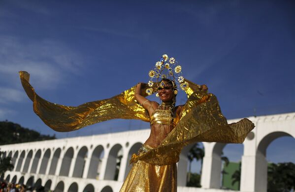 فتاة في احتفالية سنوية Cordao do Boitata في ضواحي ريو دي جينيرو - سبوتنيك عربي