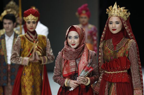مصممة الأزياء الإندونيسية ديان بيلانغي - سبوتنيك عربي