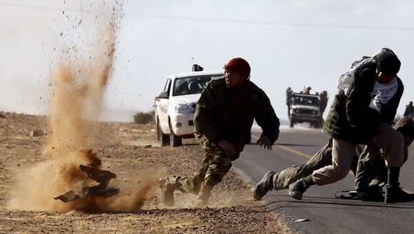 الميليشيات أثناء التفجير الذي وقع بالقرب من بلدة بن جواد في ليبيا - سبوتنيك عربي