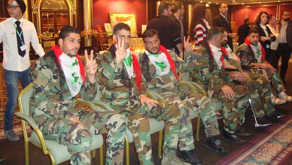 حذاء مهترئ ومسبحة ومصحف - كل الدروب توصلك إلى العسكري السوري - سبوتنيك عربي