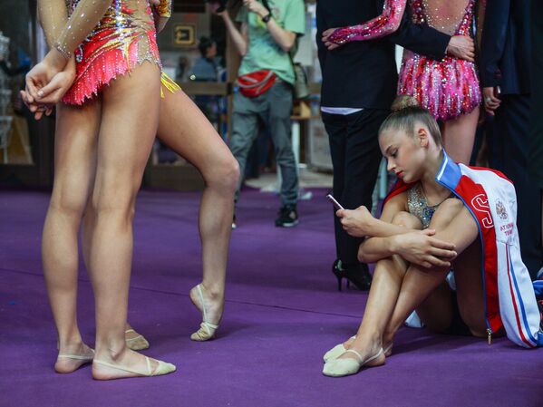 الرياضية الروسية (ألعاب الجمباز) ألكسندرا سوداتوفا بعد انتهاء مسابقات ألعاب القوى الجائزة الكبرى في موسكو - سبوتنيك عربي