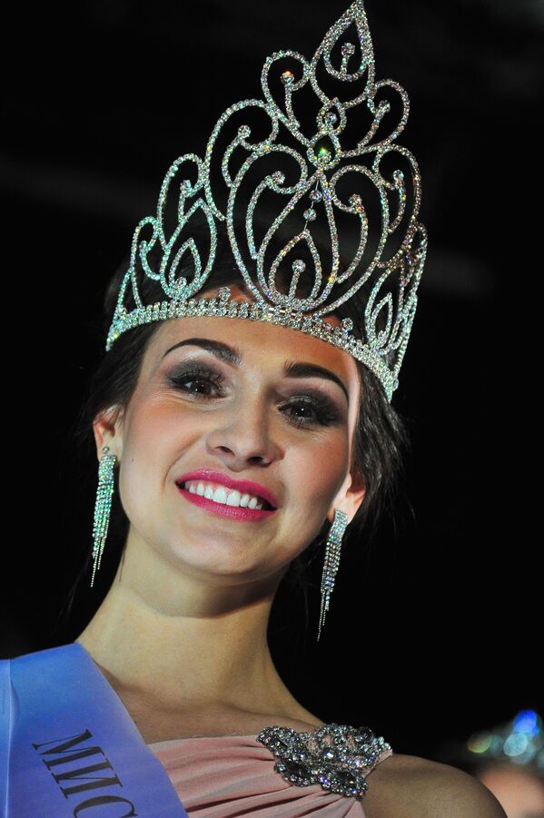 الفائزة في مسابقة ملكة جمال موسكو لعام 2016. - سبوتنيك عربي