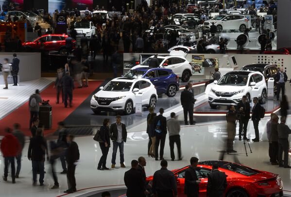 المشهد العام لصالون السيارات، والعرض الـ 86 لـ معرض جنيف الدولي للسيارات، 2 مارس/ آذار 2016. - سبوتنيك عربي