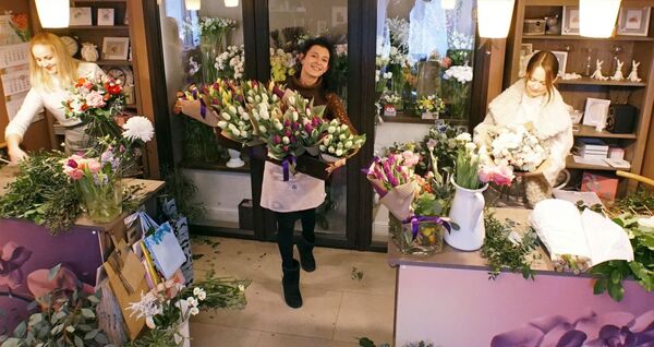 شراء الورود ليوم المرأة العالمى - سبوتنيك عربي