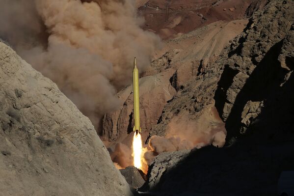 اختبار إطلاق الصاروخ البالستي في إيران، 9 مارس/ آذار 2016. - سبوتنيك عربي
