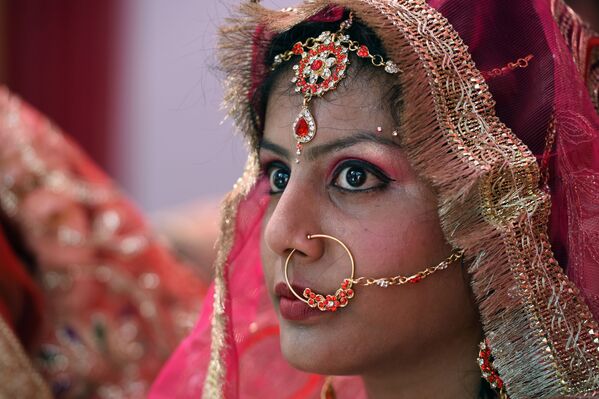 عروس هندية خلال فرح جماعي في نيودلهي - سبوتنيك عربي