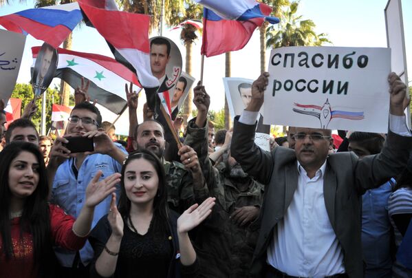 مظاهرة في مدينة طرطوس لمساندة العملية العسكرية الروسية في سوريا. - سبوتنيك عربي