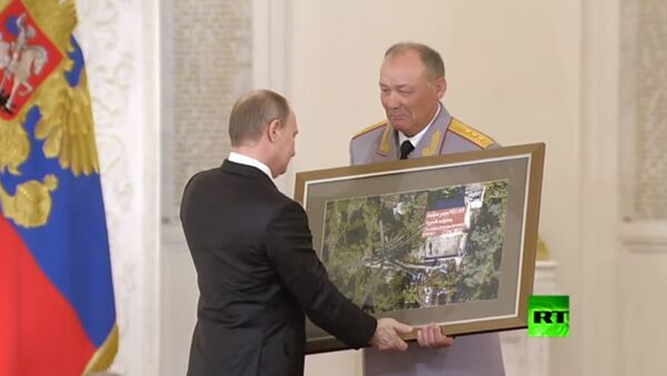 العسكريون الروس يهدون بوتين هدية غالية من سوريا - سبوتنيك عربي